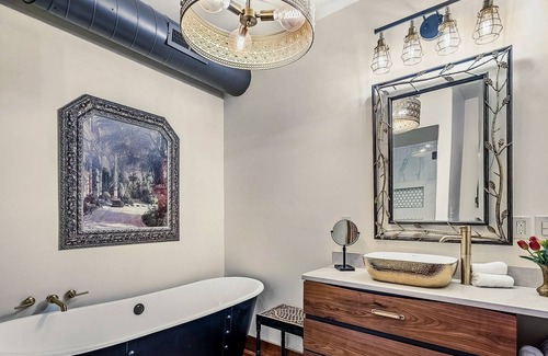 Riverwalk Condo | Updated condo with riverfront patio & central AC - walkable attractions