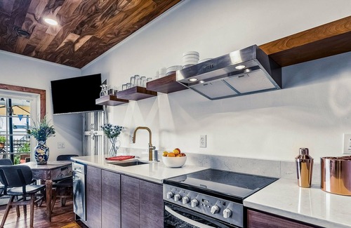 Riverwalk Condo | Updated condo with riverfront patio & central AC - walkable attractions