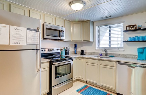 Folly Field Condo | Updated condo with patio, shared pool, and WiFi - walk to Folly Field Beach Park
