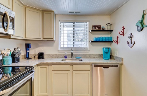Folly Field Condo | Updated condo with patio, shared pool, and WiFi - walk to Folly Field Beach Park