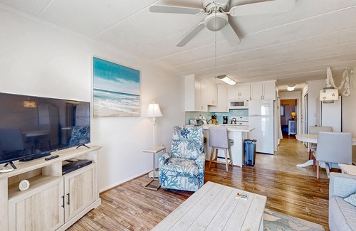 Midtown Ocean City Condo | Updated Constellation House Condo w/Oceanfront Balcony, Walk to Restaurants