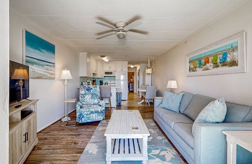 Midtown Ocean City Condo | Updated Constellation House Condo w/Oceanfront Balcony, Walk to Restaurants