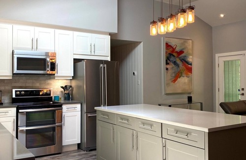 Grand Bend Cottage | Updated Cottage in Southcott Pines, Grand Bend. Steps to Sun Beach