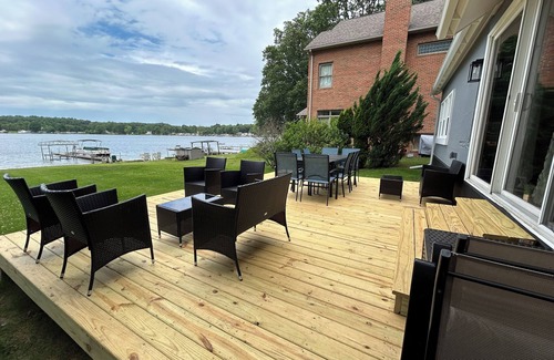 Three Rivers Cottage | Updated cottage with 100' lakefront