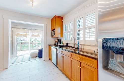 Greenwood House | Updated cottage with deck, patio, firepit, washer/dryer, & central AC
