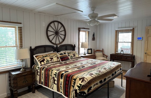 Cashiers Cabin | Updated Cozy Cabin easy access