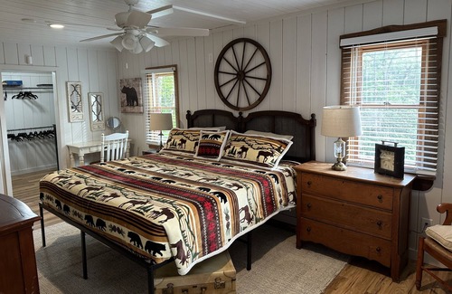 Cashiers Cabin | Updated Cozy Cabin easy access
