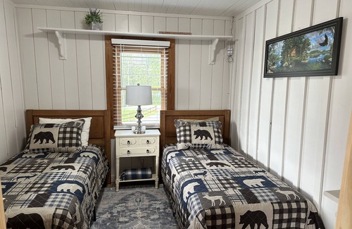Cashiers Cabin | Updated Cozy Cabin easy access