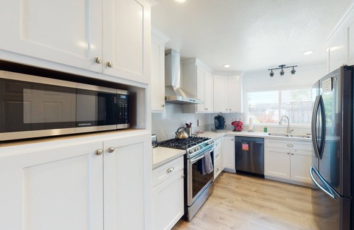Del Rey Oaks House | Updated Del Rey Oaks Haven | Outdoor Living | Walk to Park & 5 Min to Beach