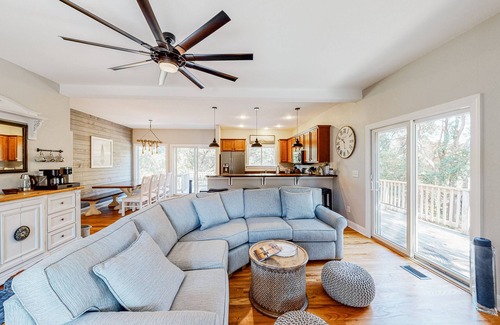 Kill Devil Hills House | Updated dog-friendly home near the beach with game room, deck, w/d, and AC
