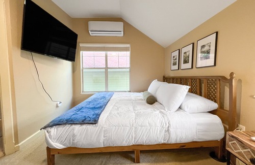 Fayetteville Condo | Updated dog-friendly condo with open-layout and central AC - near local trails