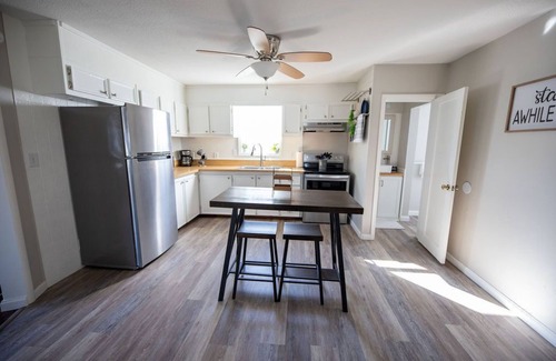 Caney House | Updated Downtown Bungalow