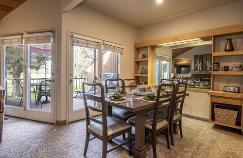 Redmond Condo | Updated Eagle Crest Resort Golf-Course Townhome has Resort Access, Views!