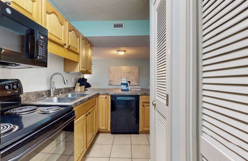 Fort Walton Beach Condo | Updated, first-floor, open, airy condo with great views - close to dining