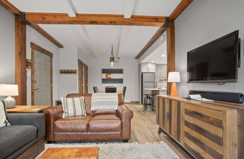 Steamboat Springs Condo | Updated - Free Bus Route - Private Washer/Dryer, Hot Tub & Outdoor Pool