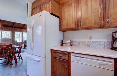 Sunriver House | Updated, Fun Family Adventure, Hot Tub, SHARC Passes, Wood Fireplace