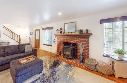 Country Club Estates House | Updated Getaway | Spacious Deck, Alfresco Dining | Near Golf & Slopes
