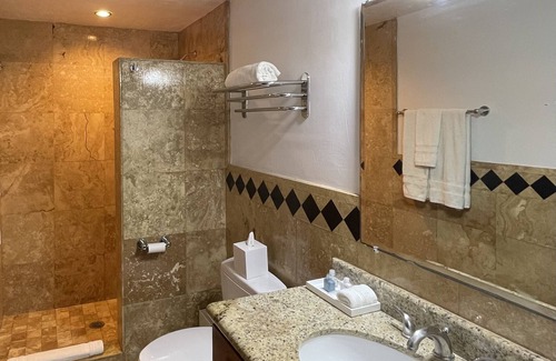 Antoneys Cay Apartment | Updated ground floor villa