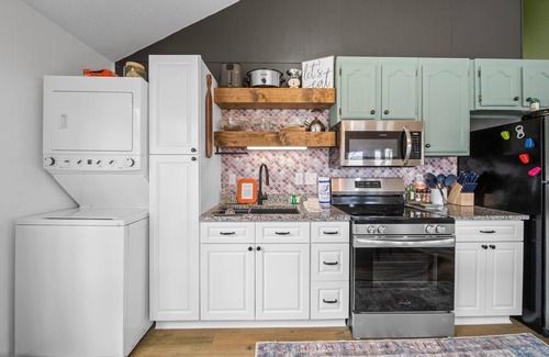 Beech Mountain Cabin | Updated Home minutes from Skiing