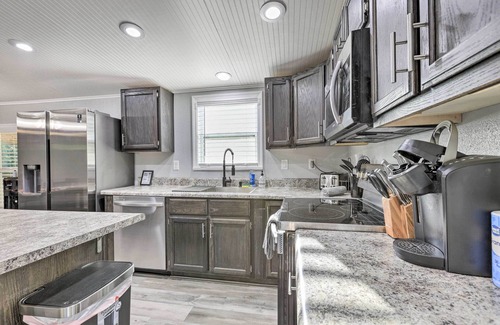 Manattee Road Cottage | Updated Home Near Manatee Springs State Park!
