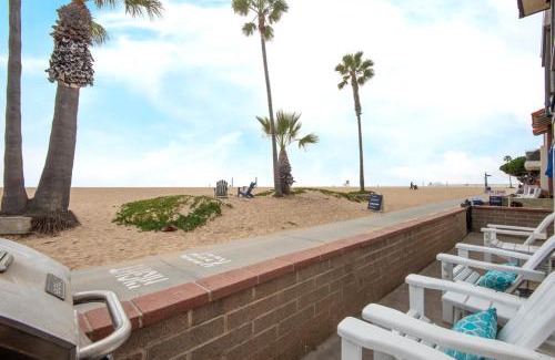 Balboa Peninsula House | Updated Home on the Boardwalk with Private Rear Unit