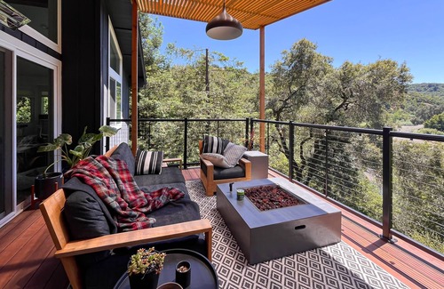 Healdsburg House | Updated home w/bocce ball court, large yard, deck & grill - Russian River views