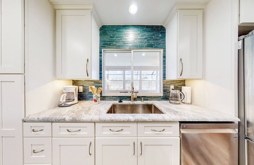 Bradenton House | Updated home with enclosed pool, open layout, grill, W/D, streaming, and AC