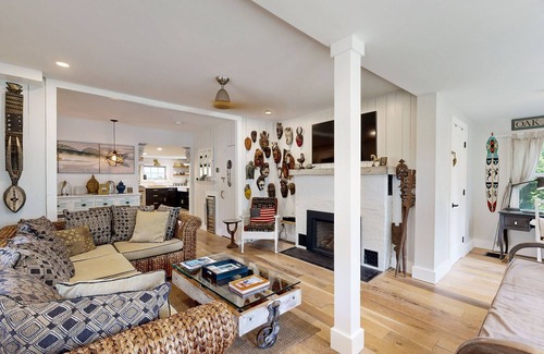 East Chop House | Updated house close to town and beach with patio, AC, and games