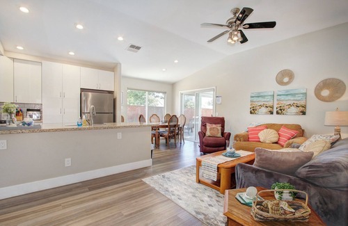 Elk Grove House | Updated House - King Bed, Pool & Hot Tub in a quiet family friendly neighborhood