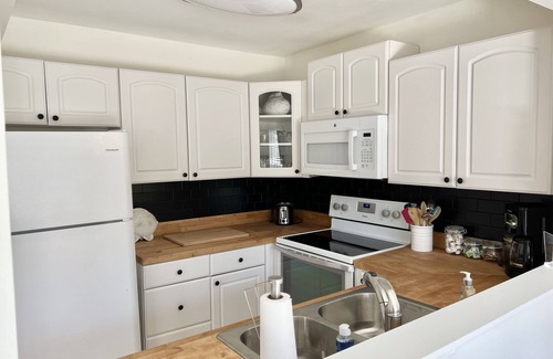 Northeast Virginia Beach House | UPDATED IN 2022 @Oceanfront - 3 Blocks 2Beach! 2 Suites 2.5 bath - great deck!