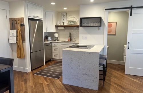 Moss Bay Condo | Updated Kirkland Condo near Marsh Park