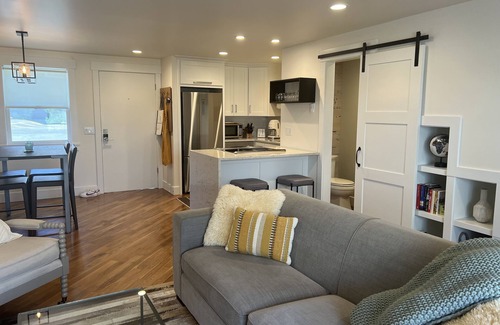 Moss Bay Condo | Updated Kirkland Condo near Marsh Park