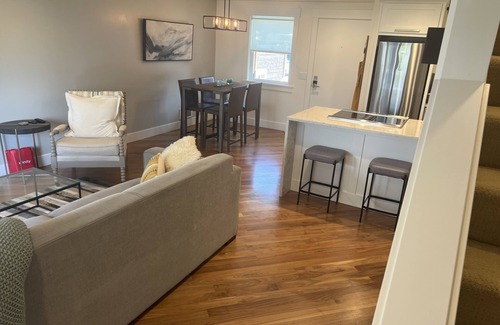 Moss Bay Condo | Updated Kirkland Condo near Marsh Park