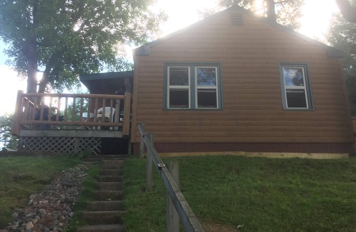 Minocqua Cottage | UPDATED LAKE MINOCQUA CABIN AND PONTOON RENTAL OPTION