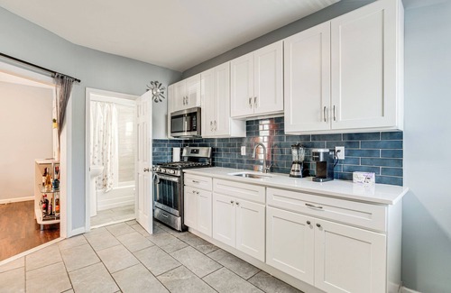 Linden Cottage | Updated Linden Home: Visit NYC & Newark!