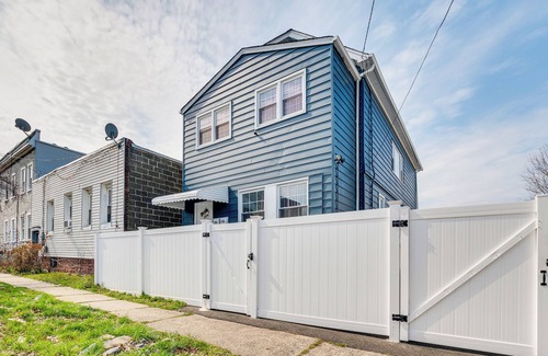 Linden Cottage | Updated Linden Home: Visit NYC & Newark!