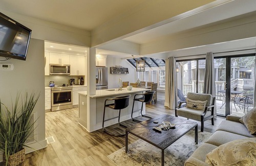 Shipyard Plantation Condo | Updated Luxury 3 BR 3.5 BA Vacation Condo Bikes & Beach Gear included