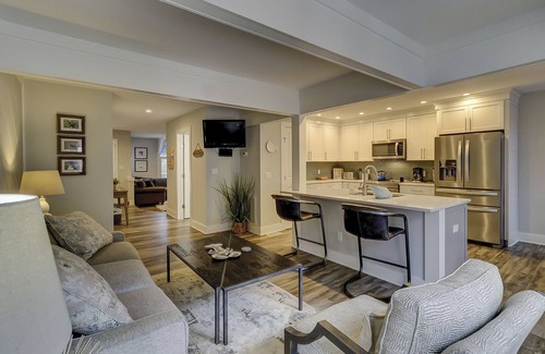 Shipyard Plantation Condo | Updated Luxury 3 BR 3.5 BA Vacation Condo Bikes & Beach Gear included
