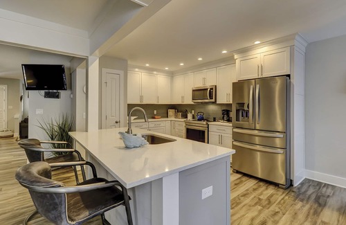 Shipyard Plantation Condo | Updated Luxury 3 BR 3.5 BA Vacation Condo Bikes & Beach Gear included