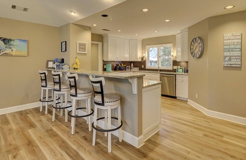 Sea Pines House | Updated Luxury Private Vacation Home w Golf Views in Sea Pines 4 BR 3 BA New Kitchen New Furniture