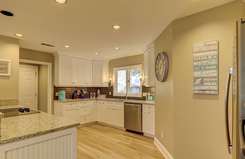 Sea Pines House | Updated Luxury Private Vacation Home w Golf Views in Sea Pines 4 BR 3 BA New Kitchen New Furniture