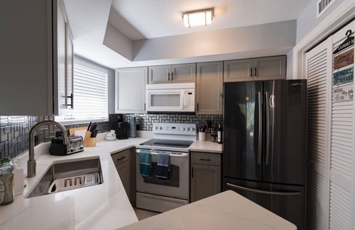 Ocean Side Village Condo | Updated Luxury Condo Close to Beach-Island Club