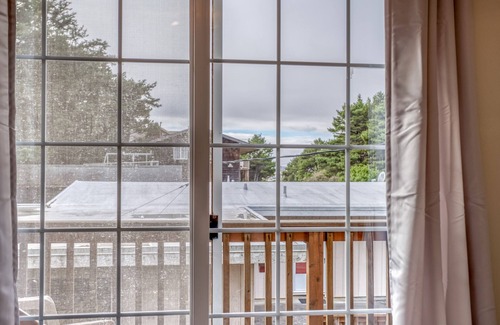 Manzanita House | Updated Manzanita Charmer one Block from the Beach!