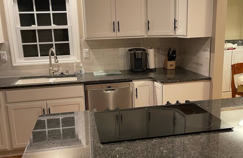 Aksarben - Elmwood Park House | Updated Midtown Gem (10 Minutes to most places)