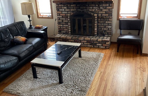 Aksarben - Elmwood Park House | Updated Midtown Gem (10 Minutes to most places)