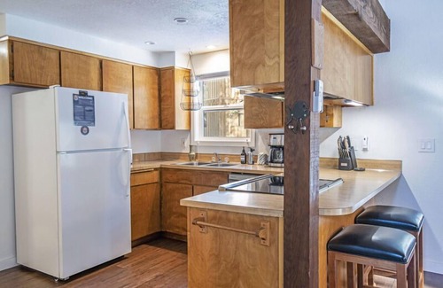 Three Rivers House | Updated Modern Style King Suite Pool/Tennis Access