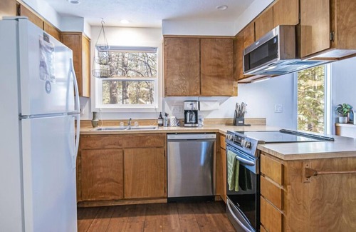 Three Rivers House | Updated Modern Style King Suite Pool/Tennis Access