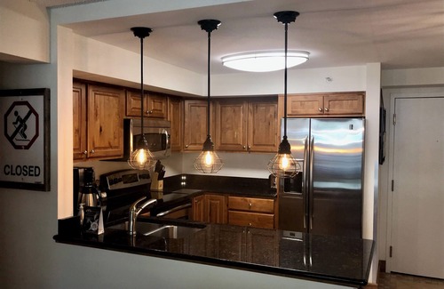 Copper Mountain Village Condo | UPDATED-Mountain Plaza Door #326-True Ski in/Out - Center Village, 100 ' to Lift