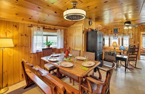 Oakland Cottage | Updated Oakland Cottage w/Deck on McGrath Pond!