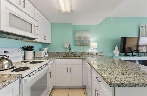 Daytona Beach Shores Apartment | Updated Ocean Front Condo | Aquamarine Suite 201